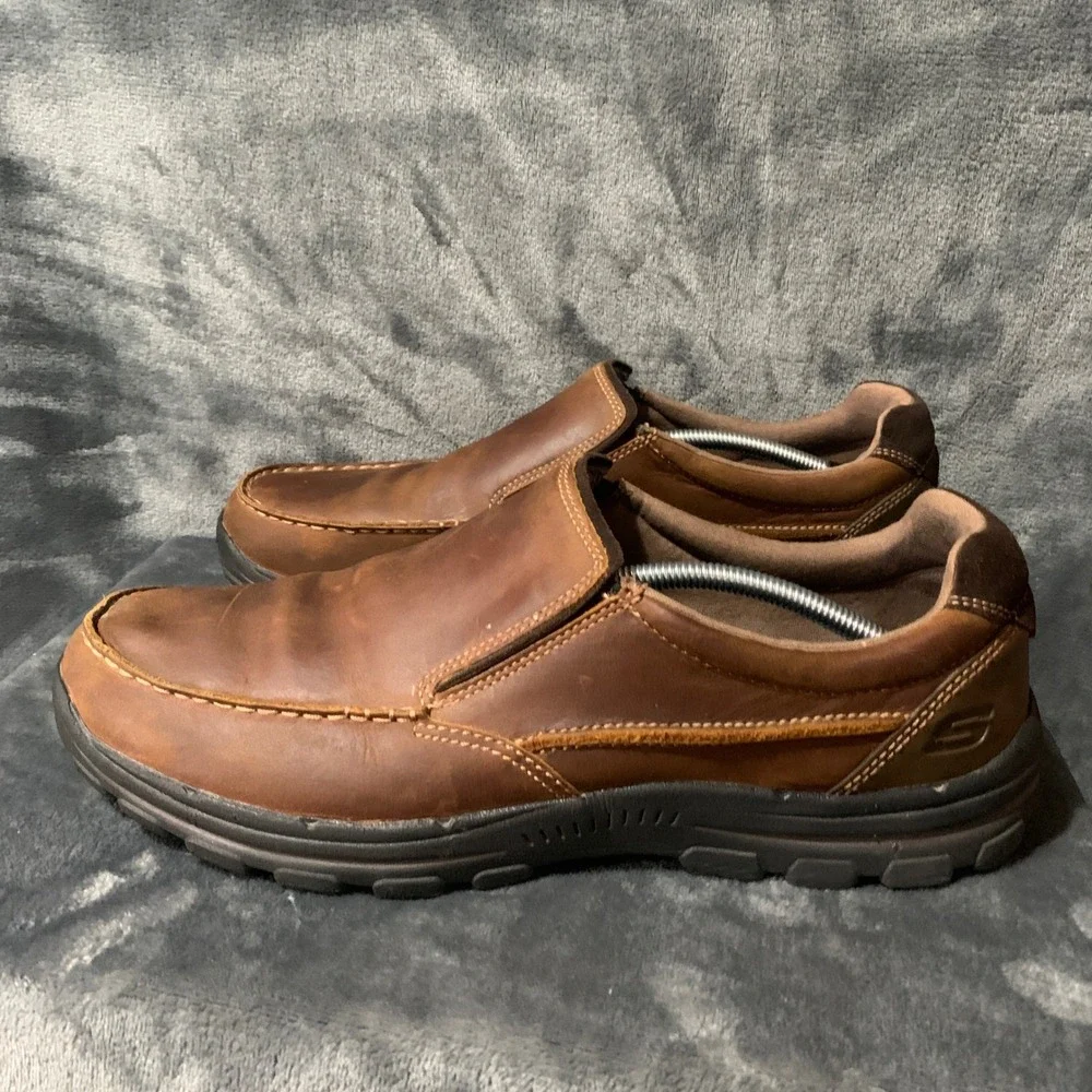 Skechers Loafers Mens 11 Relaxed Fit Brown Leather Moc Toe Slip On EUC